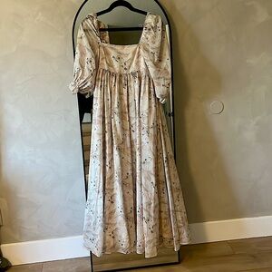 Feminine, soft, floral dress!!